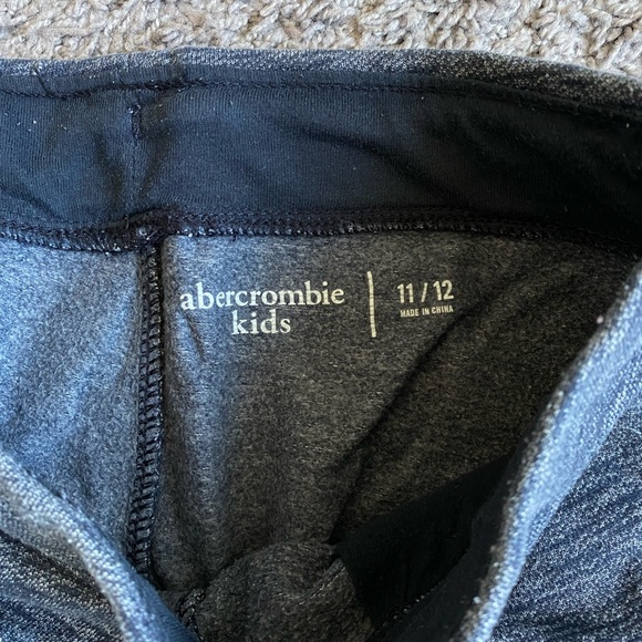 Add on + 6 🩷 /A&F kids joggers 11/12 - Picture 2 of 2